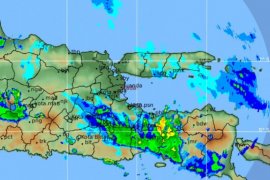 BMKG  ingatkan nelayan tentang  potensi gelombang tinggi di selatan Jatim