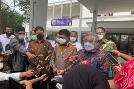 Presiden Jokowi beri alasan awak media dapat vaksin COVID-19