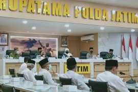 Forkopimda Jatim canangkan "Gerakan Santri Bermasker"