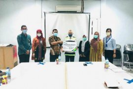 BPJAMSOSTEK Rungkut serahkan santunan JKK Rp222 juta
