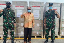KRI Semarang bawa 11,6 juta masker dari Singapura untuk Indonesia