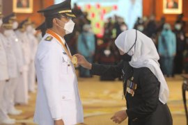 Khofifah lantik Gus Ipul jadi Wali Kota Pasuruan di Grahadi