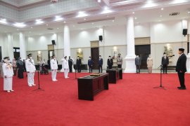 Gubernur Wahidin Halim tekankan COVID-19 dan ekonomi ke bupati/wali kota baru