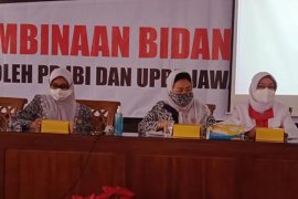 Bidan berperan besar dalam penurunan angka kematian ibu-bayi