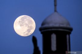 Fenomena bulan purnama salju
