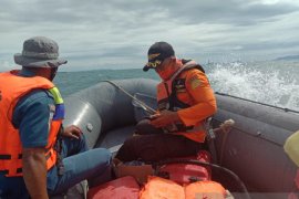 Basarnas cari nelayan hilang korban kapal mati mesin