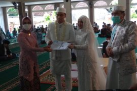 Pengantin Mataram langsung dapat KTP dan KK baru usai akad nikah