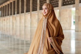 Siti Khadijah merilis koleksi baru, Eshal dan Saira