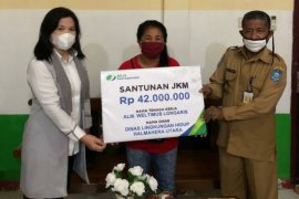 Ahli Waris Tenaga Kebersihan Dinas Lingkungan Hidup Halut Terima Manfaat dari BPJAMSOSTEK