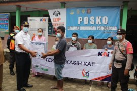 KAI Madiun salurkan bantuan untuk korban longsor di Nganjuk