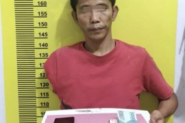 Kurir sabu sedang bertransaksi dibekuk polisi