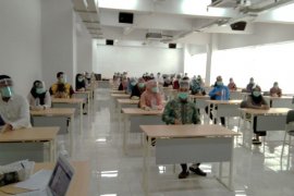 Sebanyak 90 persen mahasiswa Fakultas Farmasi IIK Bhakti Wiyata lulus uji kompetensi