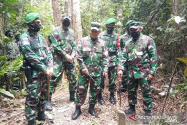 Pangdam VI/Mlw sisir dan sapa prajurit  di Pos Perbatasan Indonesia-Malaysia
