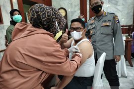 Bid Dokkes Polda Kalsel kerahkan vaksinator percepat vaksinasi