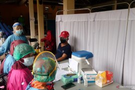 761 lansia ikuti vaksinasi di Cipayung