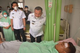 Wali Kota Sibolga besuk sopir Damkar yang terbalik