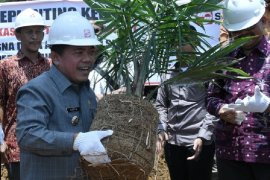Merangin peroleh bantuan eskavator untuk mendukung program replanting sawit