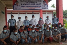 Pemkab Agam latih warga binaan Lapas Lubukbasung cara pengelasan