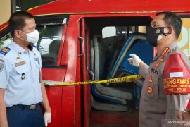 Empat tersangka pencuri kursi Transjakarta diringkus Polrestro Jaktim