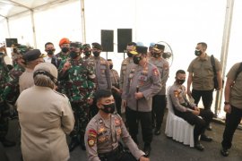 Kapolri dan Panglima TNI tinjau pelaksanaan  vaksinasi di Polda Kepri