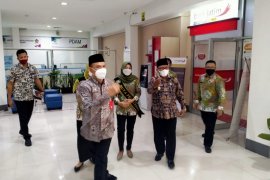 Wabup Sugirah: Petugas klinik perizinan di Mal Pelayanan Publik Banyuwangi harus orang berkompeten