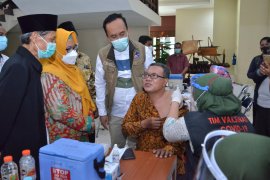 Jelang Ramadhan, 1.200 kiai dan imam masjid di Gresik mulai divaksin