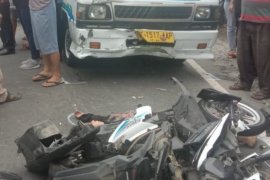 Senggol mobil, tabrak bus, pengendara motor meninggal di lintas Parapat