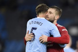 Luke Shaw tampil militan meski menahan sakit pada kakinya