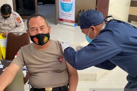 Personel Polda Kaltara mulai vaksin COVID-19 fase satu