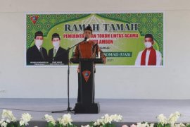 Ustad Abdul Somad "bacarita" dengan tokoh lintas agama di Ambon