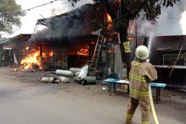 Percikan api las sebabkan kebakaran di Jaktim