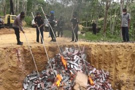 Bea Cukai musnahkan rokok ilegal dengan nilai Rp10,3 miliar
