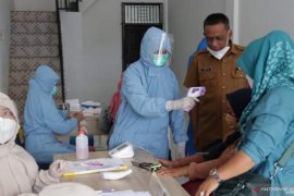 Pemkab Tanah Datar laksanakan vaksinasi COVID-19 pada pedagang pasar