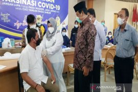 Ketua PWI Kalsel ingatkan wartawan tetap disiplin prokes meski divaksin