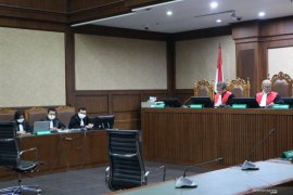 Mantan Sekjen MA Nurhadi dan menantunya divonis 6 tahun