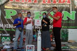 Amphibi siapkan kubus apung penahan sampah di  Sungai Deli