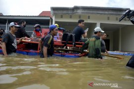 Evakuasi korban banjir di Makassar Page 2 Small