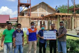 BRI bantu pembangunan Gereja Paroki ST Yohanes Paulus II Tuntungan Rp250 juta