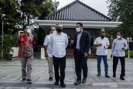 Pemberian bantuan dari OJK kepada Jawa Barat