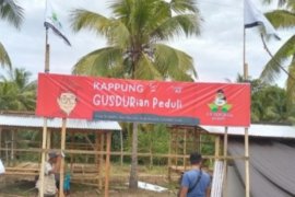 Relawan Gusdurian bangun huntara untuk pengungsi Majene
