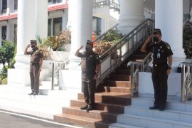 Wakajati pimpin penghormatan terakhir Jaksa Lukman Efendi