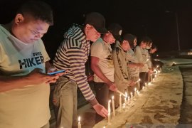 Masyarakat Kepulauan Tanimbar bakar 1.000 lilin perjuangkan hak PI 10 persen Blok Masela