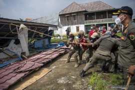 Penertiban Bangunan Liar Di Kawasan Jakabaring Page 4 Small