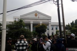 Massa simpatisan Rizieq padati depan PN  Jakarta Timur