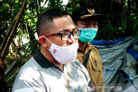 Pencuri bersenjata api minta izin saat satroni gedung sarang walet