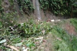 Jalan Sibolga-Tarutung tertimbun longsor, arus lalu lintas dialihkan