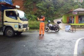 Hingga saat ini 4 titik longsor di Jalinsum Sibolga-Tarutung  belum bisa dilalui