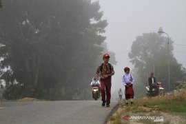 HARI PERTAMA SEKOLAH DI KOLAKA TIMUR Page 1 Small