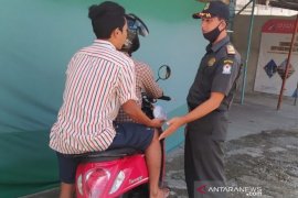 Lima laki-laki dan perempuan terjaring razia busana ketat di Meulaboh