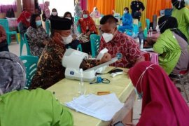 Ratusan guru  di Tanjungpinang jalani vaksinasi